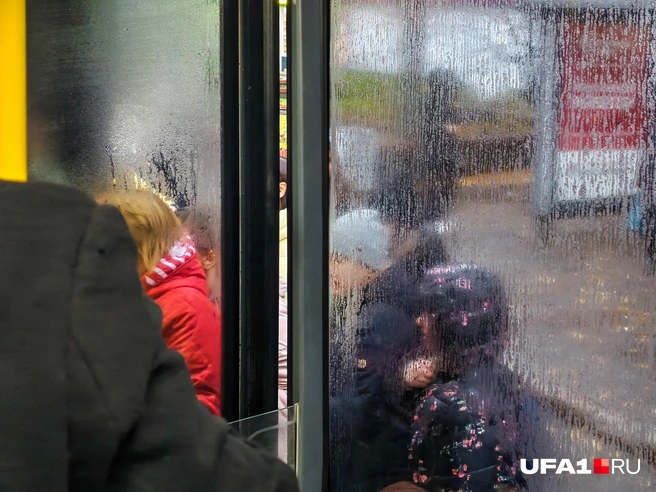 Снаружи тоже очередь на посадку | Источник: Булат Салихов / UFA1.RU