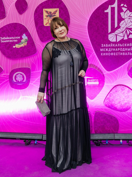 Забайкальские красавицы: самые роскошные образы звезд на открытии кинофестиваля-2024 в Чите