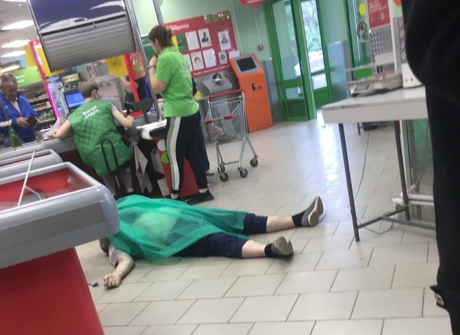 Очевидец рассказал подробности смерти мужчины в рязанской «Пятерочке» | ya62.ru