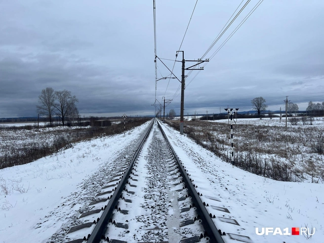 Железная дорога зимой тоже преображается | Источник: Андрей Бирюков / UFA1.RU