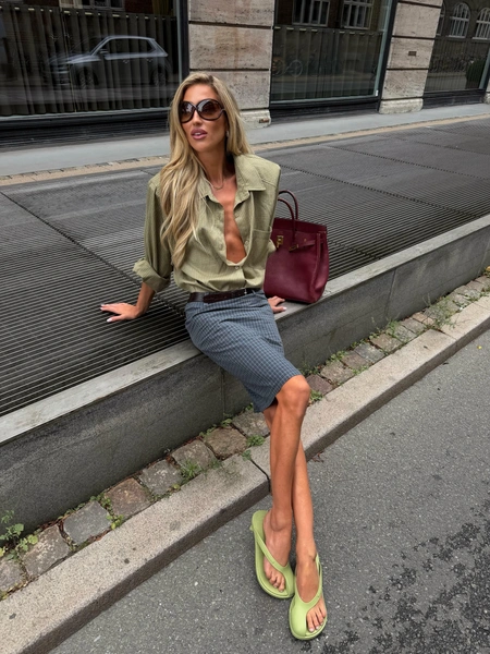 havaianas шлепанцы | Источник: Instagram / emilisindlev