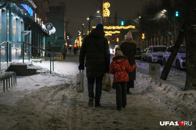 Вот семейство уже закупилось | Источник: Булат Салихов / UFA1.RU