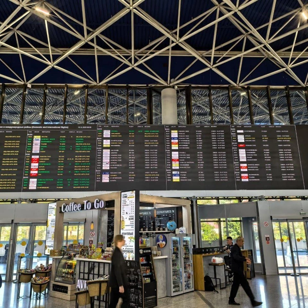 Десятки рейсов задержаны в аэропорту Сочи после атаки БПЛА. В списке есть петербургские | Источник: Южная транспортная прокуратура