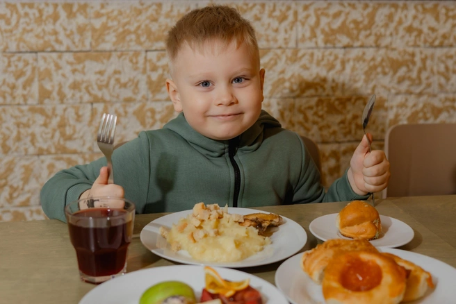 Здесь уже всё продумано: комфортное проживание, трехразовое питание, тематическая анимация, квесты, мастер-классы и развлечения для детей | Источник: «Утёс»
