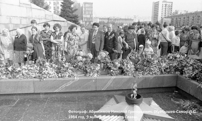 ...а 9 Мая вас обязательно приводили на площадь Славы | Источник: Фотожурналист Николай Абросимов/ Старая Самара / Vk.com