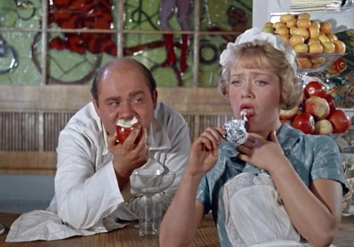 Одна из первых ролей актрисы — буфетчица в фильме «Полосатый рейс»