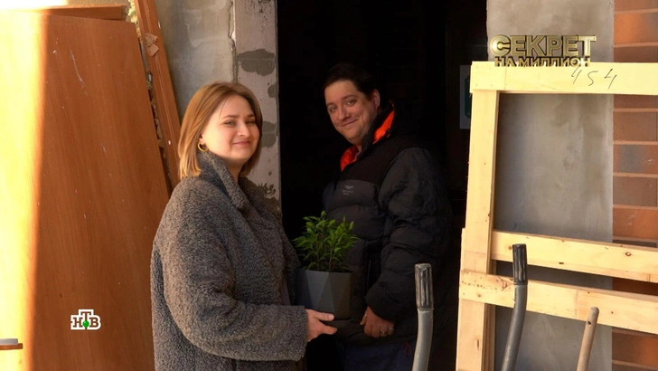 Как выглядит трехэтажный дом ушедшего из жизни актера «Полицейского с Рублевки» Романа Попова | Источник: кадр из шоу «Секрет на миллион»