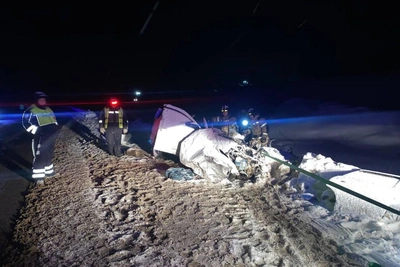 Nissan-truck crash kills woman, injures teen on M-5