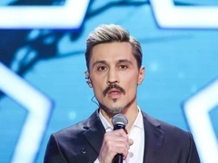 «Лежу, молчу. По мне женщина ходит, а я не против»: Дима Билан заинтриговал необычным роликом