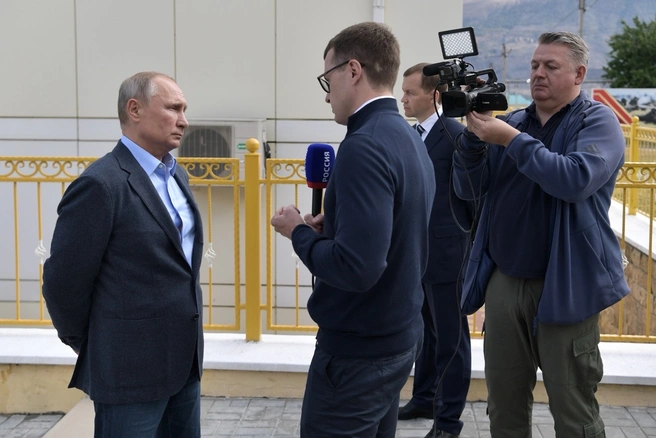 Павел Зарубин путешествует по миру и стране вместе с Владимиром Путиным | Источник: «Зарубин репортер» / «Вконтакте»