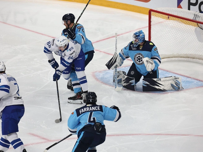 Хоккеисты «Динамо» неоднократно получали штрафы по ходу игры. | Источник: Александр Ощепков / NGS.RU