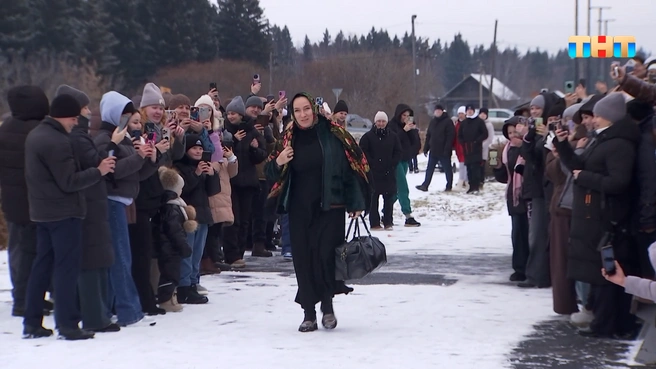 Ангелину встретили бурными овациями | Источник: Экстрасенсы. Битва сильнейших / Rutube.ru