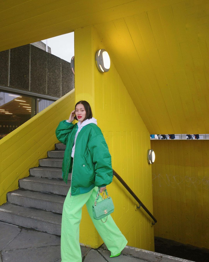Переходи на зеленый: стилист Тиффани Хсу показывает, как создать комфортный и яркий образ на каждый день