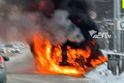 Снегоуборочная машина сгорела в Академгородке Новосибирска