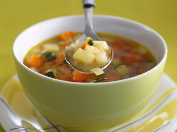 Без паники: что делать, если вы пересолили суп — 4 лайфхака, которые спасут блюдо
