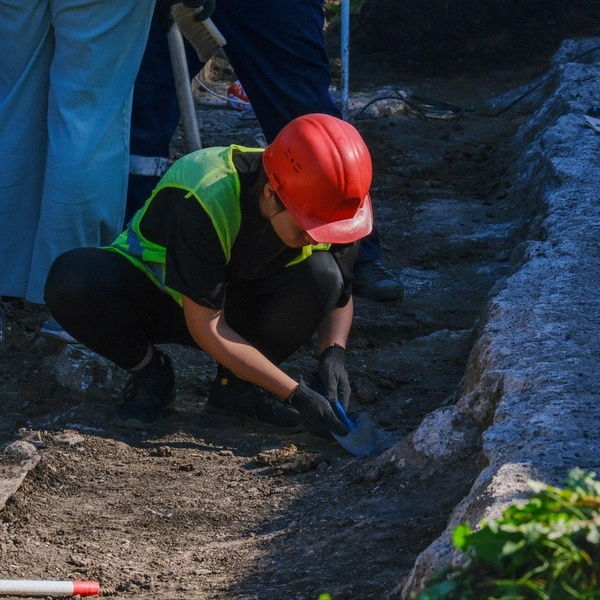 Под памятником оказалось много древних артефактов | Источник: Булат Салихов / UFA1.RU