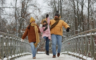 Куда съездить на новогодние каникулы с детьми: 12 интересных направлений по России и за границей