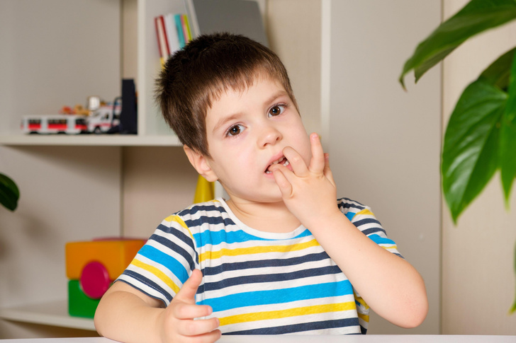 Как отучить ребенка грызть ногти: 6 проверенных временем способов