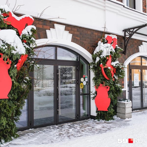 Вход в кофейню «Татищевъ» | Источник: Тимофей Калмаков / 59.RU