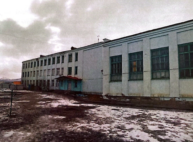 Здание школы | Источник: Усть-Нерская СОШ им. Хоменко / ou-us.obr.sakha.gov.ru