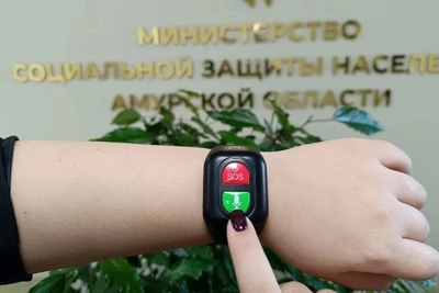 Пенсионерам и незрячим в Приамурье компенсируют связь для SOS-браслетов