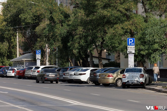 К чашке кофе в центре Волгограда стоит плюсовать и стоимость парковки | Источник: Алексей Волхонский / V1.RU