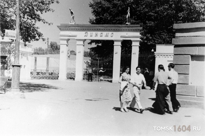 Да, когда-то в Томске (в районе площади Ново-Соборной) был стадион «Динамо», но в 1964 году его закрыли и снесли, а на его месте обустроили сквер  | Источник: «Град над Томью | История Томска»
