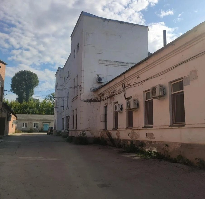 Так выглядит завод снаружи | Источник: avito.ru