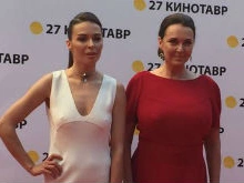Шикарные наряды и главные сюрпризы «Кинотавра»: репортаж с красной дорожки