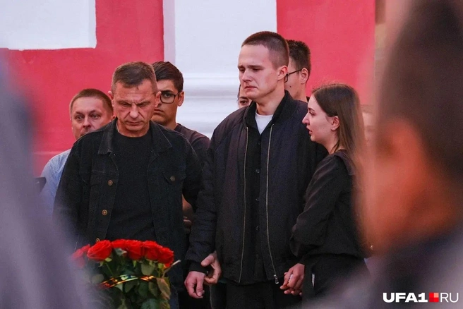 Муж Елены вместе с сыном | Источник: Булат Салихов / UFA1.RU