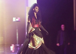 Кончита Вурст закрыл кутюрный показ Jean Paul Gaultier