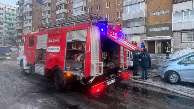 Возгорание произошло в одной из квартир | Источник: mchs_kuzbass / Telegram