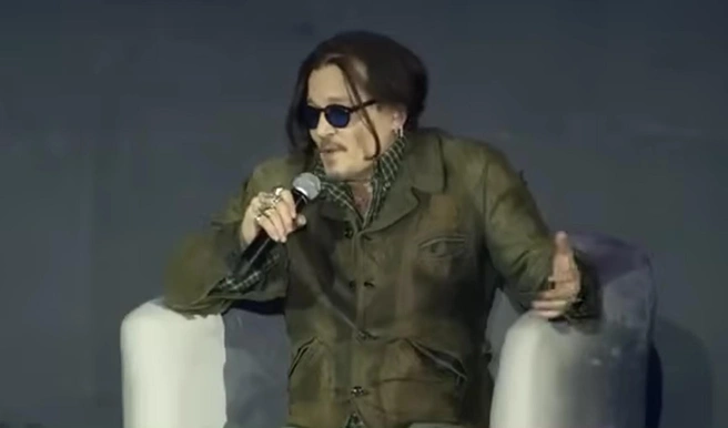 Джонни Депп возвращается в большое кино с новой экранизацией Диккенса | Источник: Jerrie Depp / YouTube