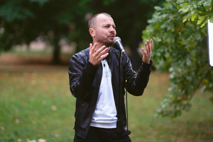 Певец мечтает о собственной музыкальной студии