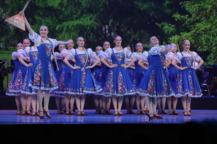 Концерт ансамбля танца Сибири «В вихре танца»