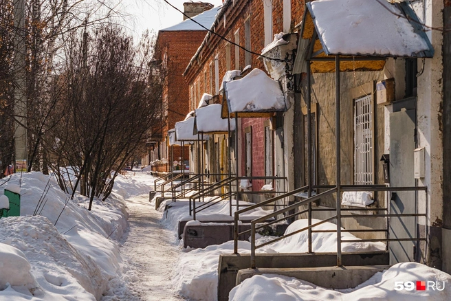 В небольшом доме много подъездов | Источник: Тимофей Калмаков