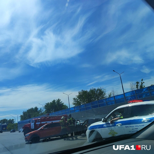 На место прибыли пожарные | Источник: Читатель UFA1.RU