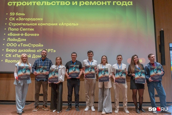 Слева направо: Roomatic, «Первый Дом», «Танстрой», СК «Лайндом», «Баня в бочке», «ПАПА СЕПТИК», СК «Апрель», СК «Загородом» и бюро дизайна «Неарт». На фото нет «59 бань» | Источник: Василина Любимова / 59.RU