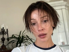 Ивлеева ворвалась в эфир из коровника и пообещала «раздать с лихвой» Киркорову