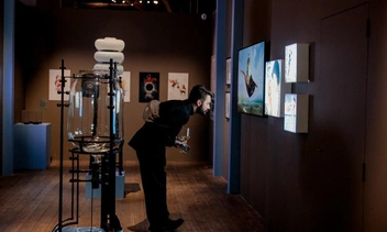 Сказочный иммерсив, ответственный подход к алкоголю и ароматы для домашнего уюта: интересные новинки октября