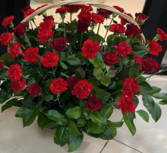 Корзина цветов для возложения | Источник: Из документов контракта