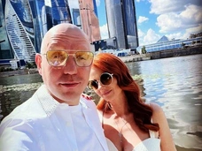 Лена Катина с мужем-миллионером крестили сына и показали его лицо