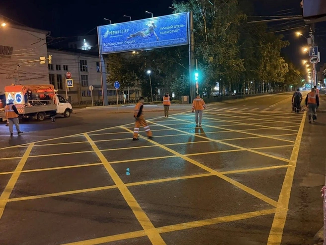 Ограничение: стоянка в зоне «вафельной» разметки разрешена не более пяти секунд | Источник: Мэрия Новосибирска / Telegram