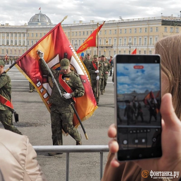 Непосредственно 9 мая Парад на Дворцовой увидеть вряд ли получится | Источник: Михаил Огнев / «Фонтанка.ру»