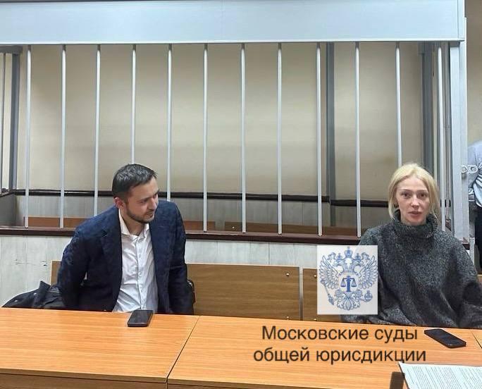 Настю Ивлееву оштрафовали на 100 тысяч — фото из зала суда