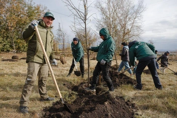Экомарафон промчался быстро, но теплые воспоминания останутся в душе каждого участника надолго, потому что работали дружно и с хорошим настроением | Источник: ТГК-13