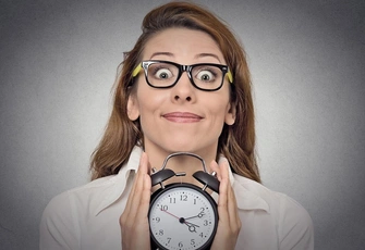 Как замедлить время: 5 приемов от психолога, если замечаете, что годы летят словно стрела