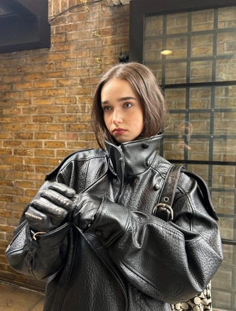 Olsen tuck: заправлять волосы под одежду — новый модный прием от сестер Олсен Olsen tuck: заправлять волосы под одежду — новый модный прием от сестер Олсен