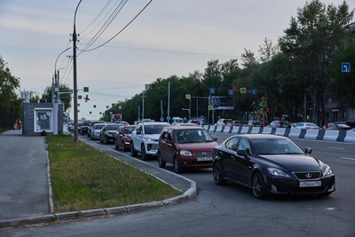 Из-за очереди на АЗС на левом берегу пробка 4 км