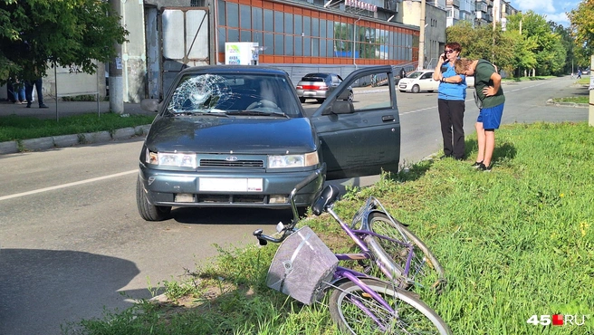 ДТП с велосипедистом произошло на Черняховского в Рябково. Никто не пострадал.  | Источник: Александр Лисихин /45.ru